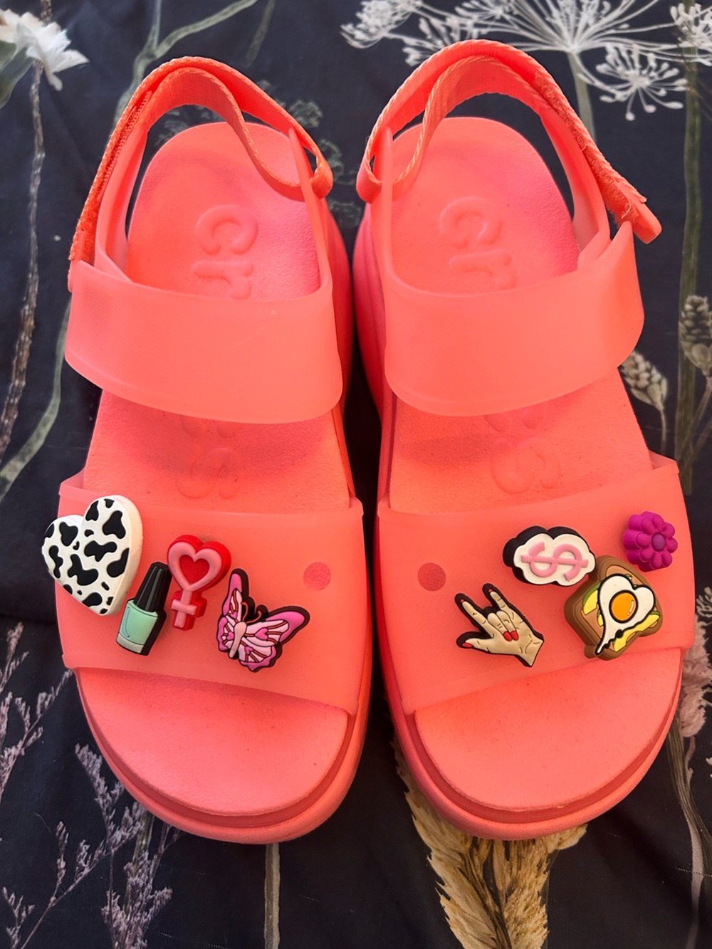 Crocs Soho Y Strap Sandal in Coral Pink and with Jibbitz
